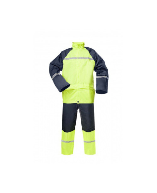 КОСТЮМ ЛЕГКО ЗАМЕТЕН В ДОЖДЬ 